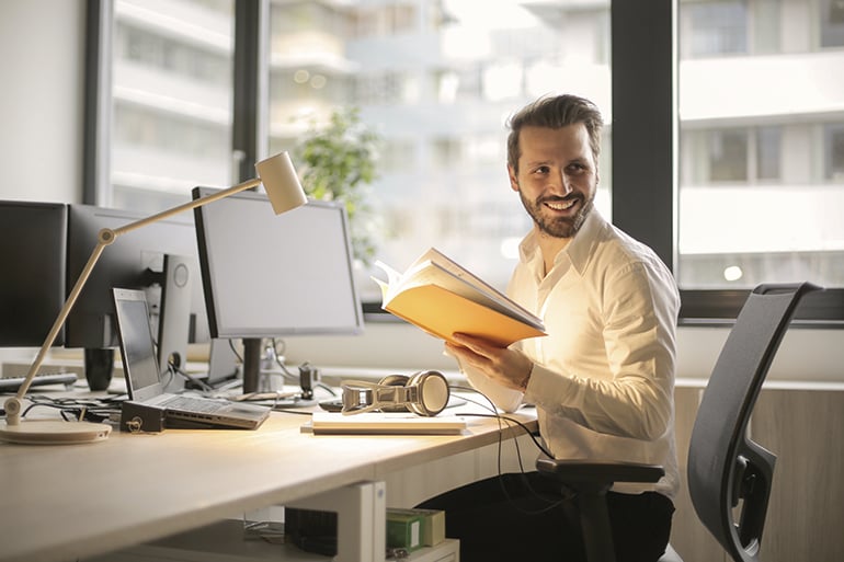 spanish vocabulary man smiling