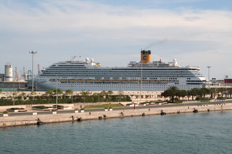 boat trips in valencia compete with cruise lines