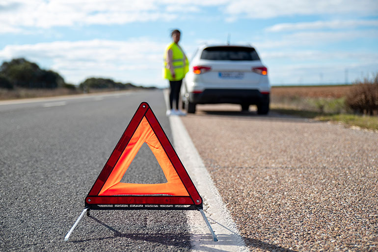 car emergency call systems in the middle of a breakdown