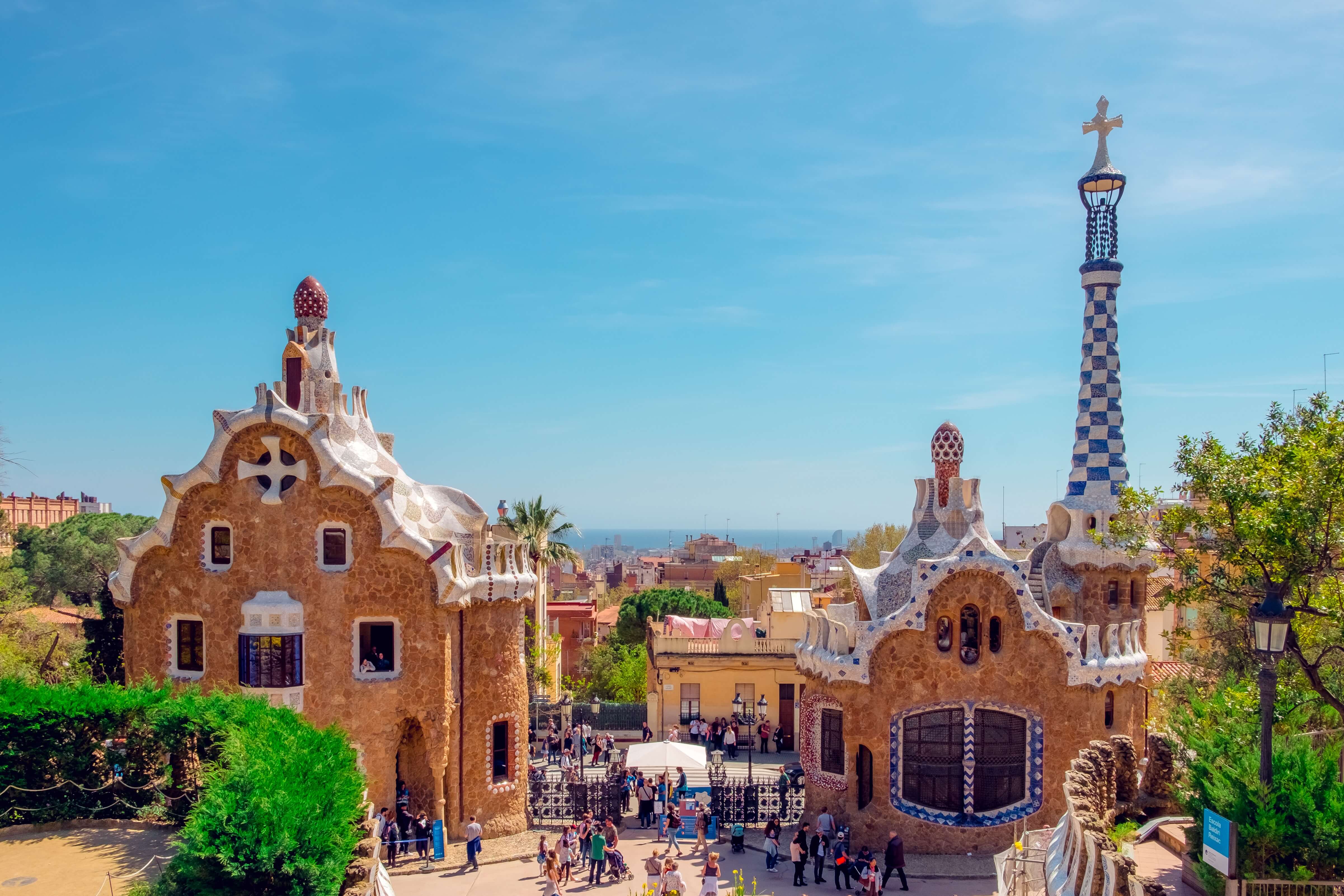 living in barcelona pros and cons is seeing gaudi architecture