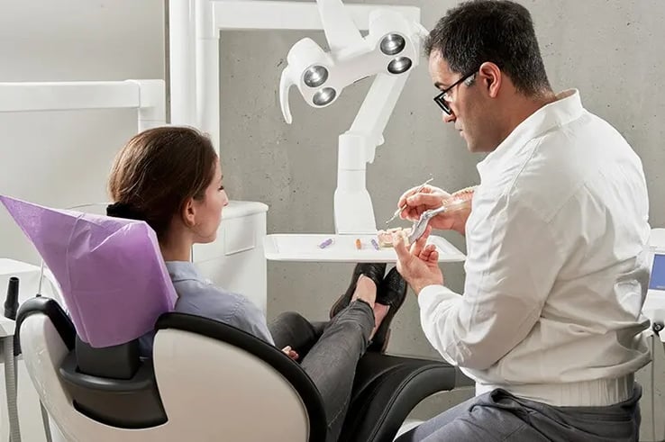 CUERPO1__Dental_services_for_free_with_Caser_Expat_Insurance_webp-1