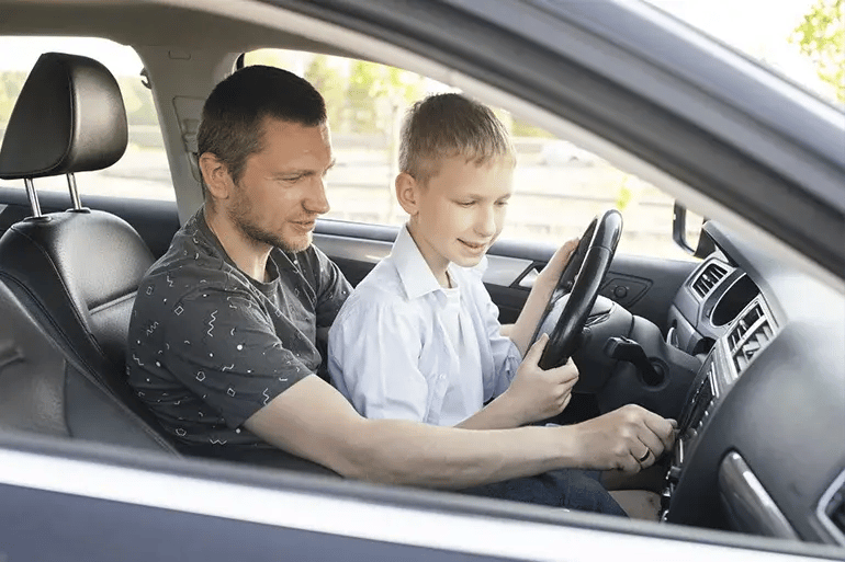 CUERPO_2_How_to_practice_road_safety_for_kids