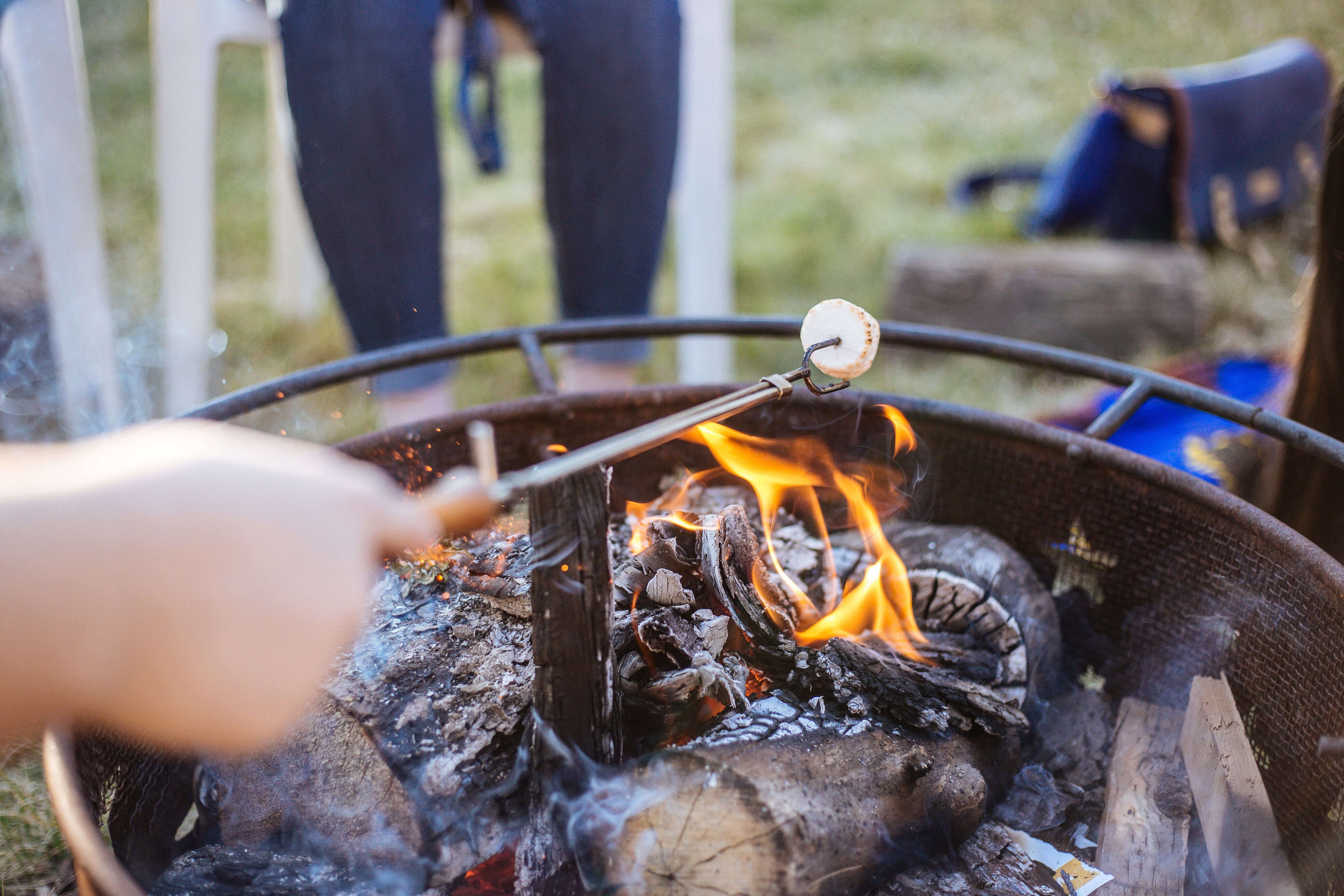 one summer thing to do in spain with kids is a campfire