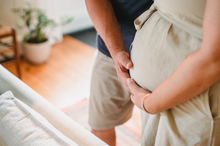 Couple using spanish words while pregnant 
