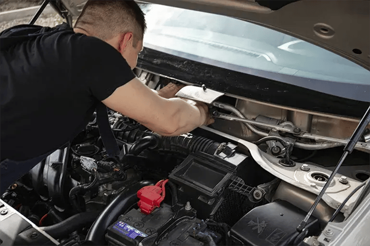 A car undergoing the Vehicle Technical Inspection in Spain
