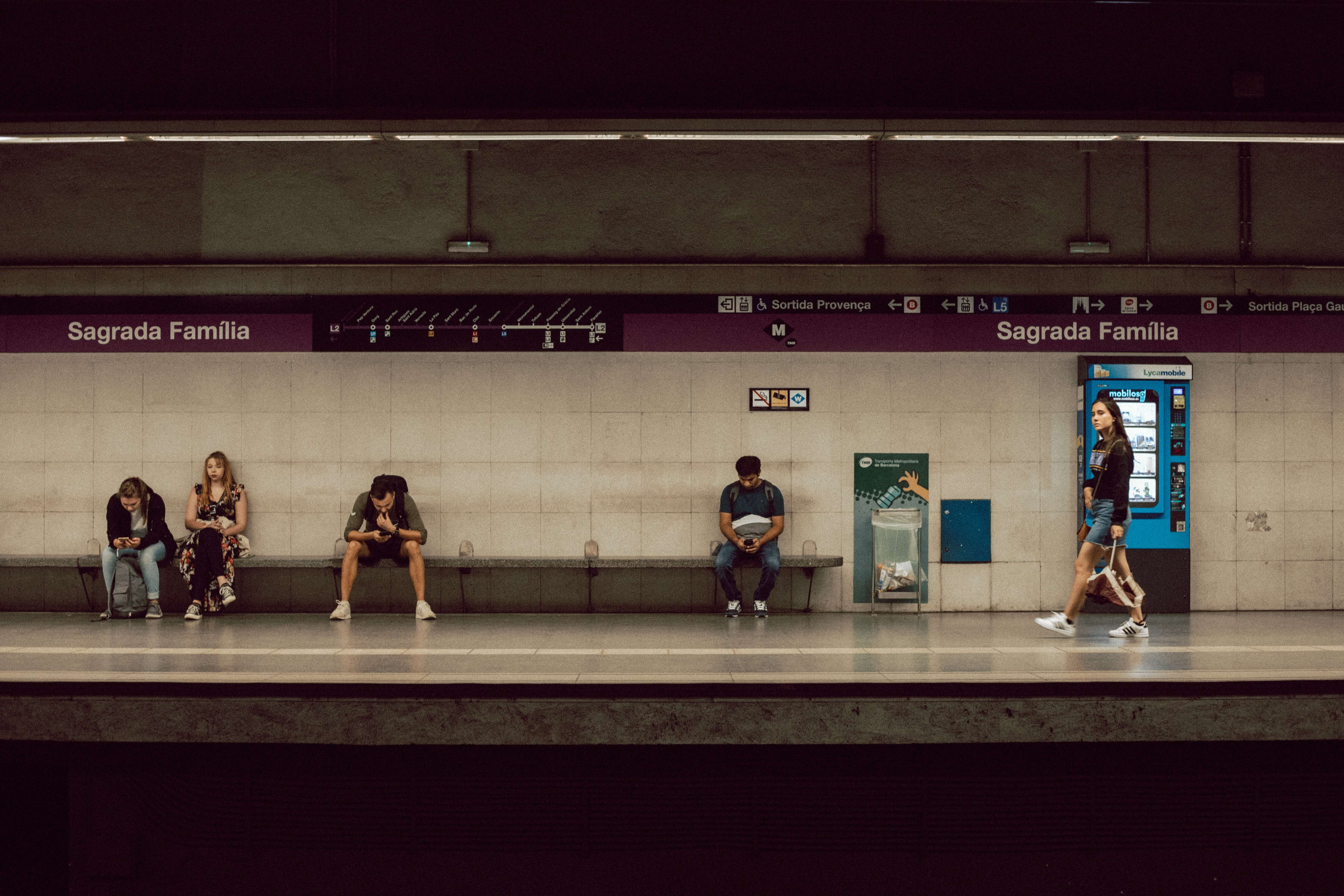 barcelona metro train tracks