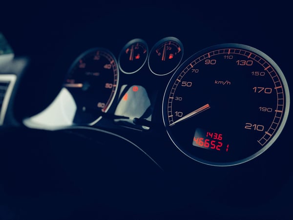 how to check the real km on a car with a digital device