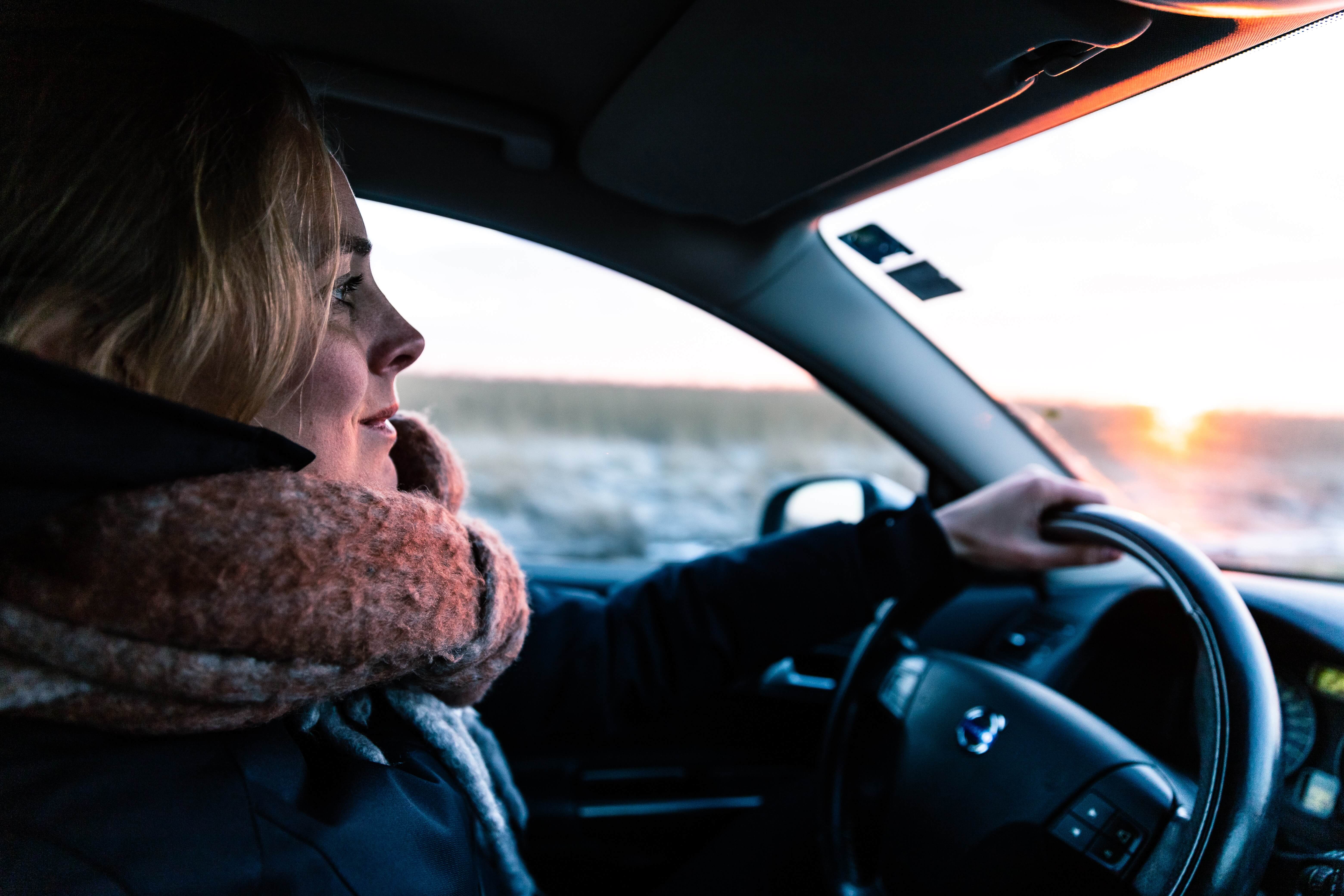 woman driving in spain with a uk license