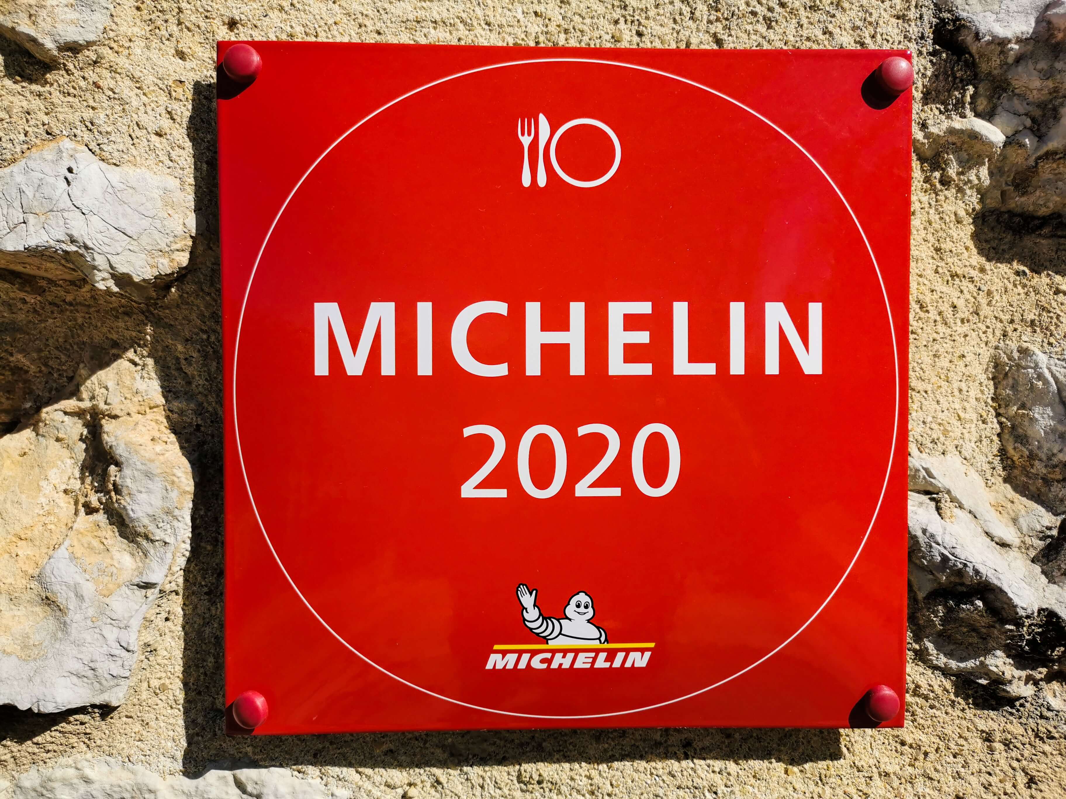 michelin star restaurants in spain feature this sign