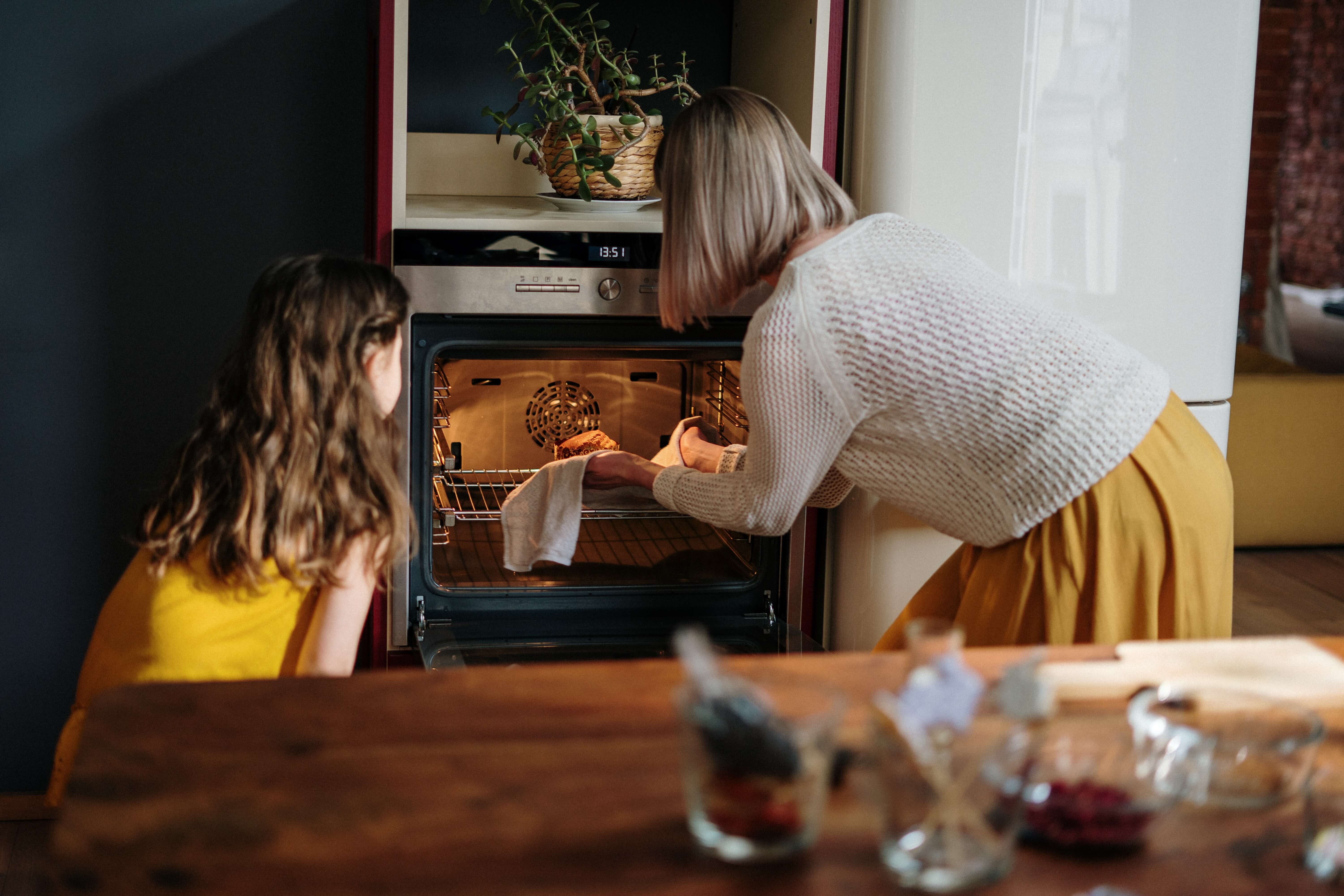 baking the roscon de reyes in spain