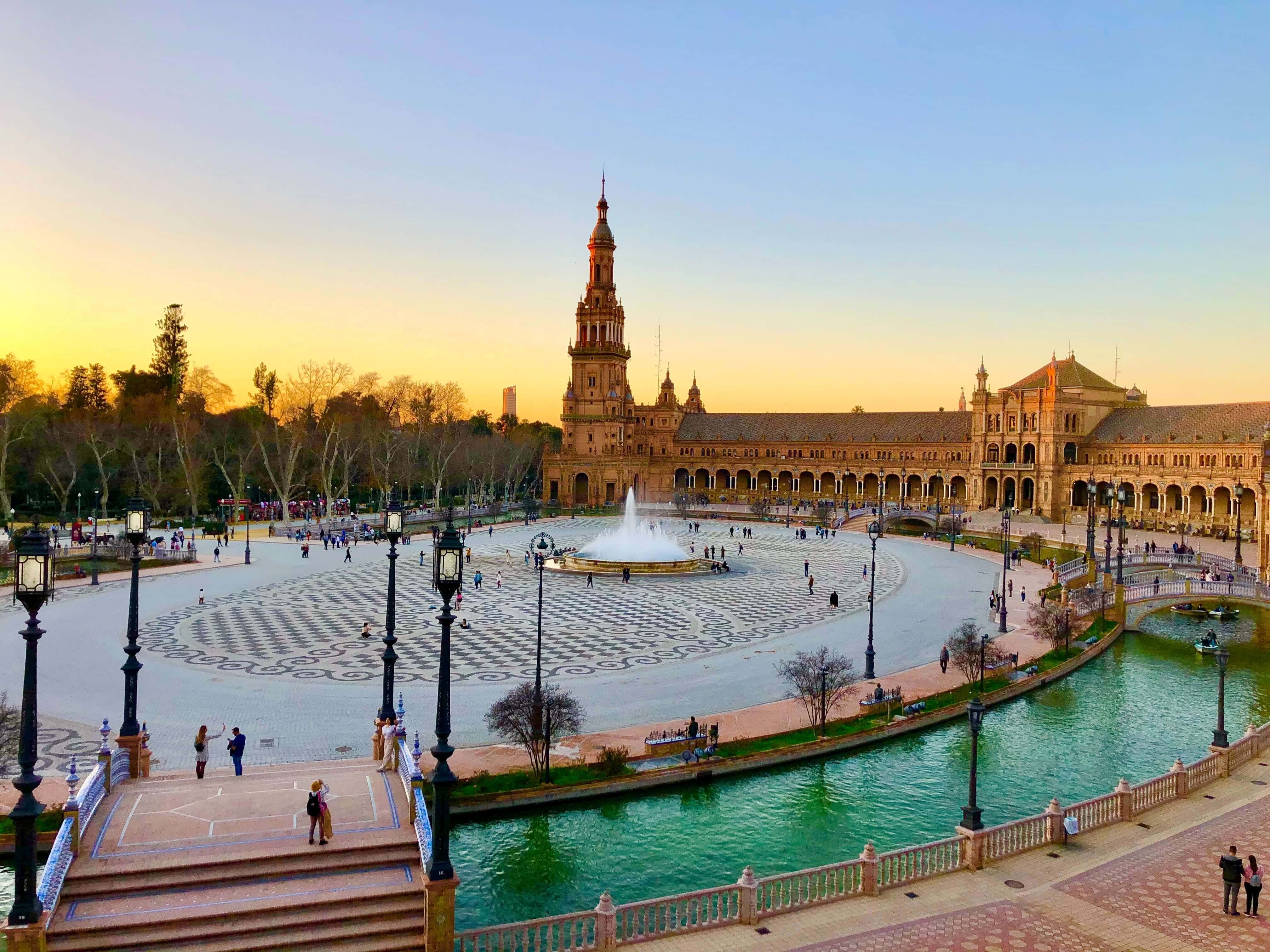 seville cost of living for entertrainment