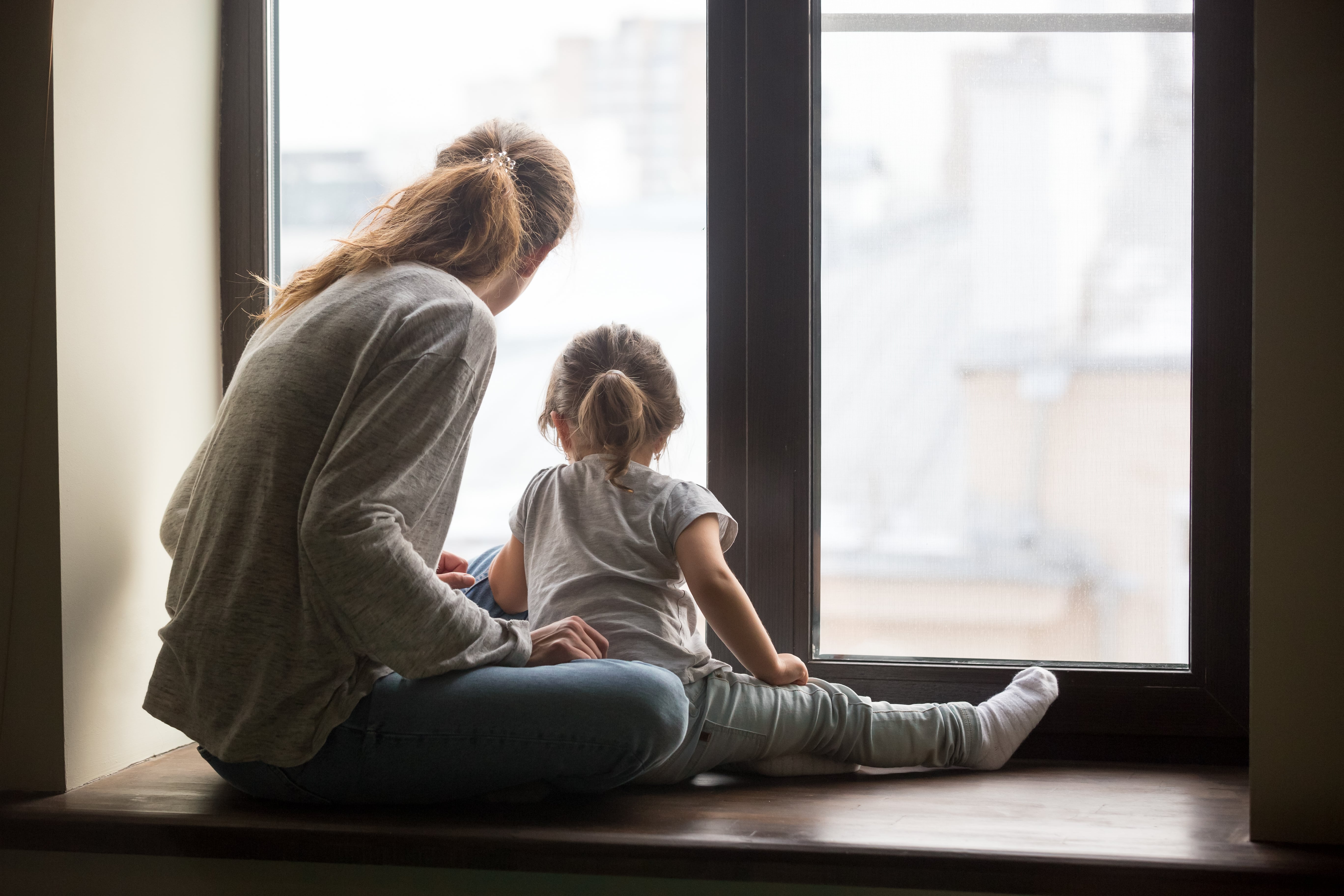 Песня дочка одиночка. Родители одиночки. Одинокая женщина с ребенком. Одинокий родитель. Дети одиночки.