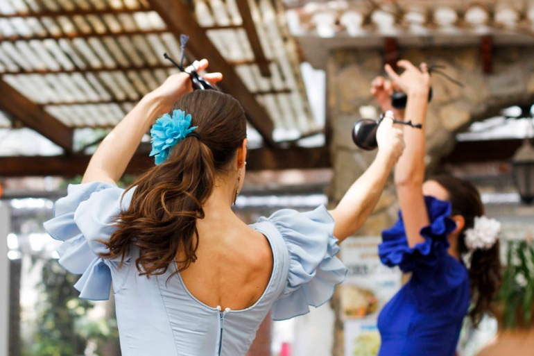 women performing a dance that can be done with a spanish fan