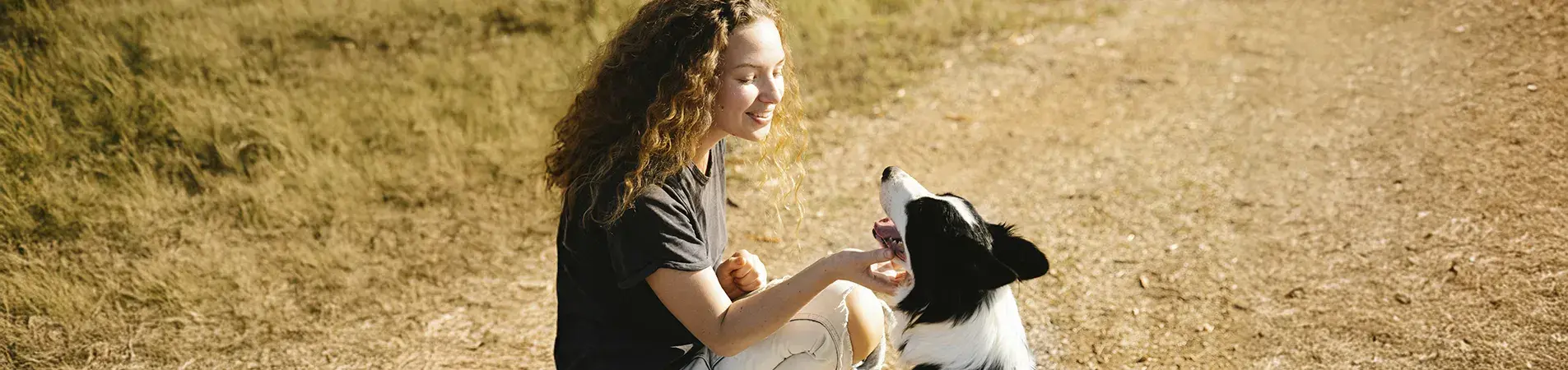 A relaxed owner knowing she's leaving her dog at the best Pet Wellness Center in Spain.