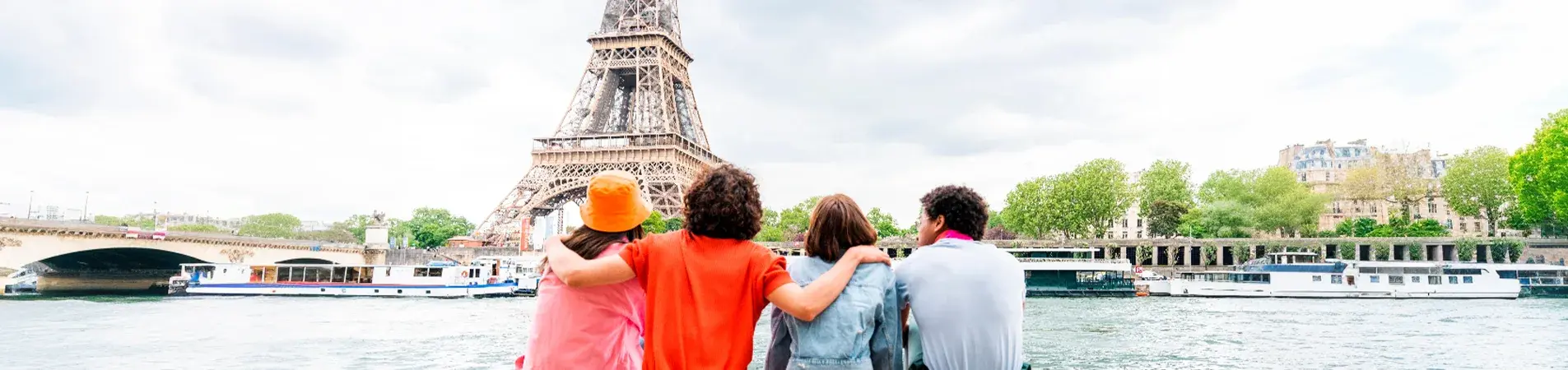 Friends enjoying Paris with their Health travel insurance for europe