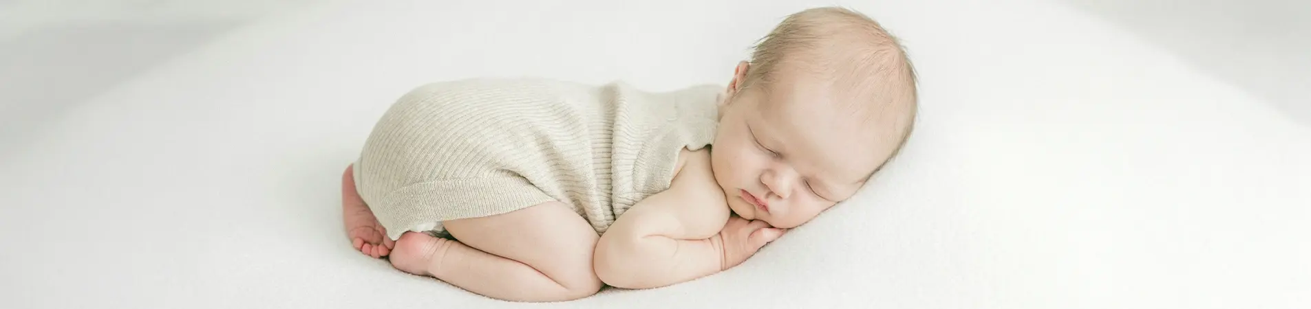A baby who has all the essentials for a newborn to sleep peacefully.